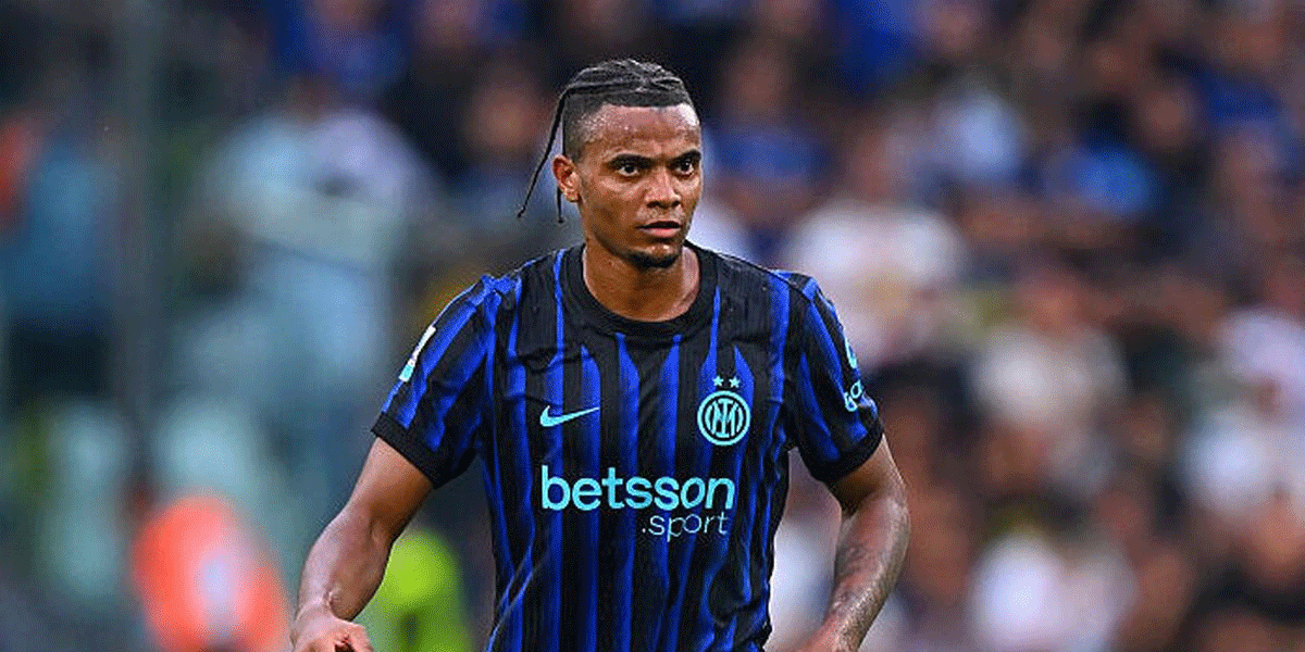 Guardiola Tegaskan Akanji Tetap di Inter Meski Man City Krisis Bek